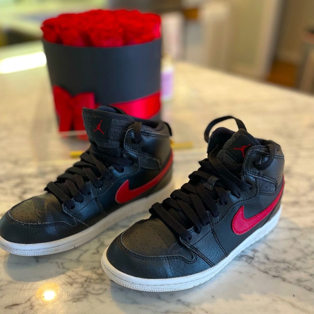 Boys Size 3Y Black and Red Jordan’s